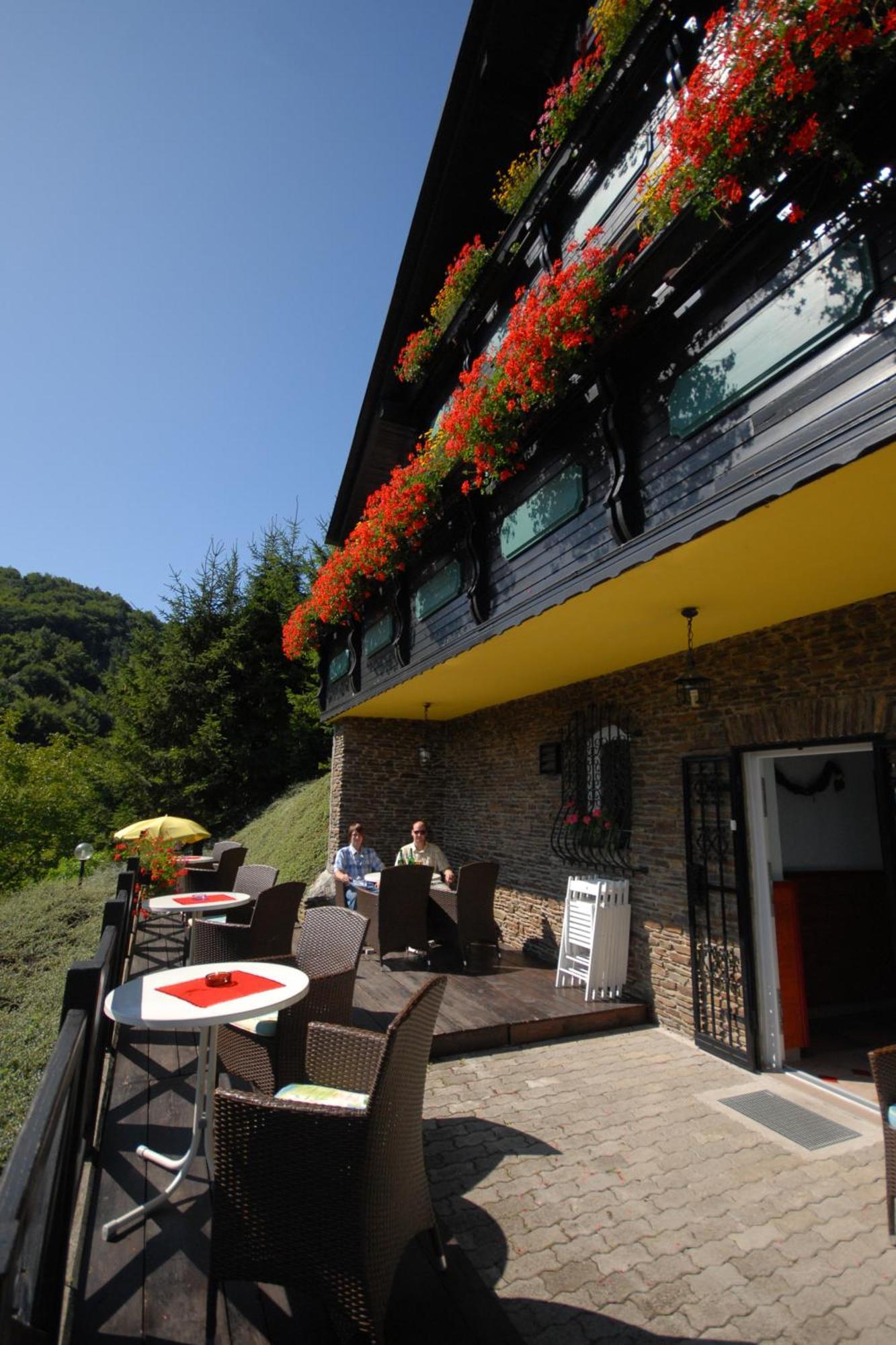 Pod Orehi Guest House Loce pri Poljcanah Exterior photo
