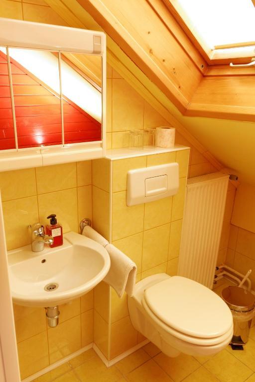 Pod Orehi Guest House Loce pri Poljcanah Room photo