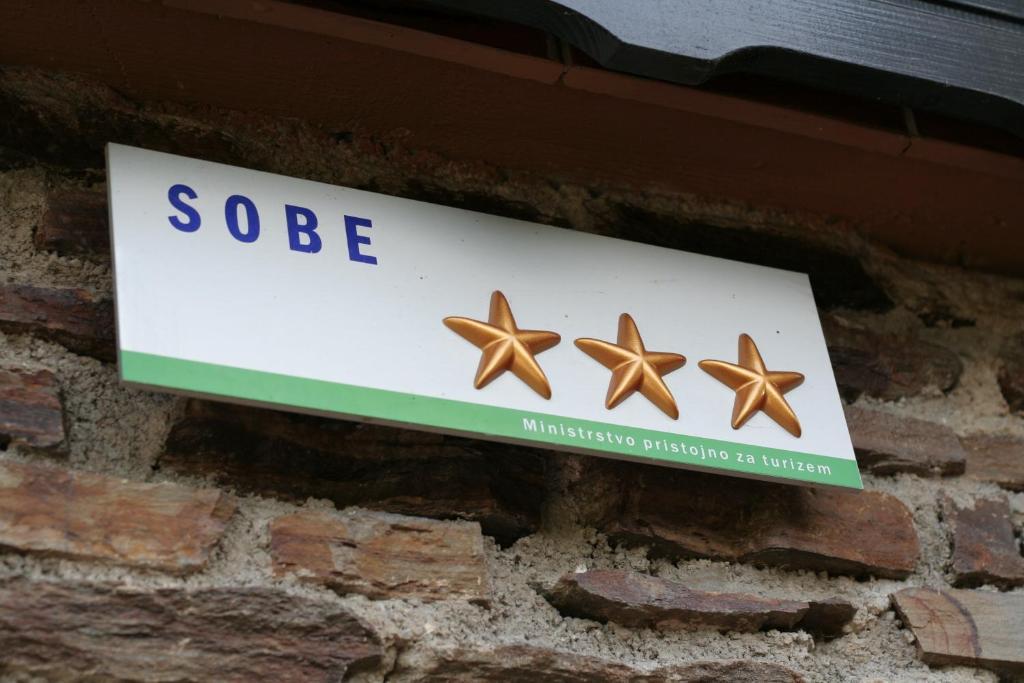 Pod Orehi Guest House Loce pri Poljcanah Exterior photo