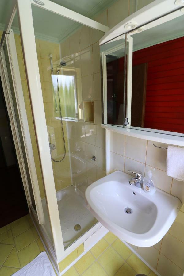 Pod Orehi Guest House Loce pri Poljcanah Exterior photo